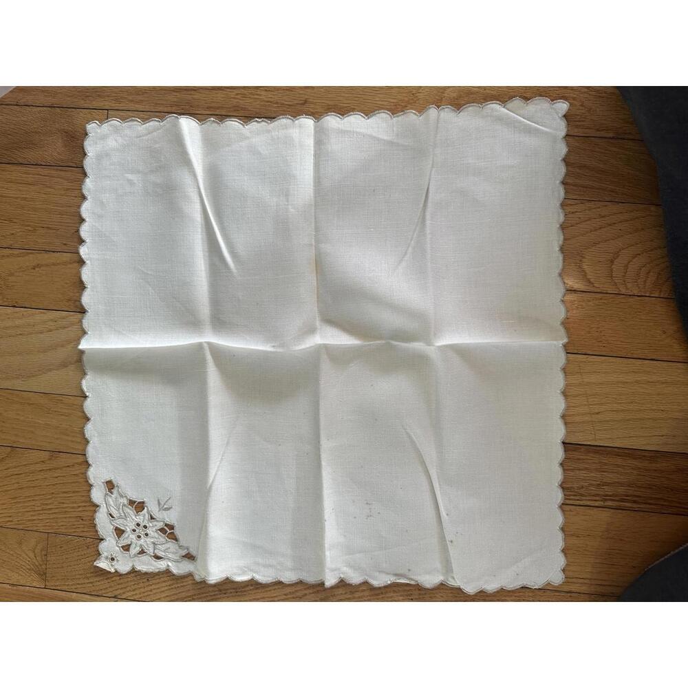 VTG Madeira Style Linen Tablecloth 66x110 Cutwork Floral 4 Napkins Richelieu - Picture 9 of 11